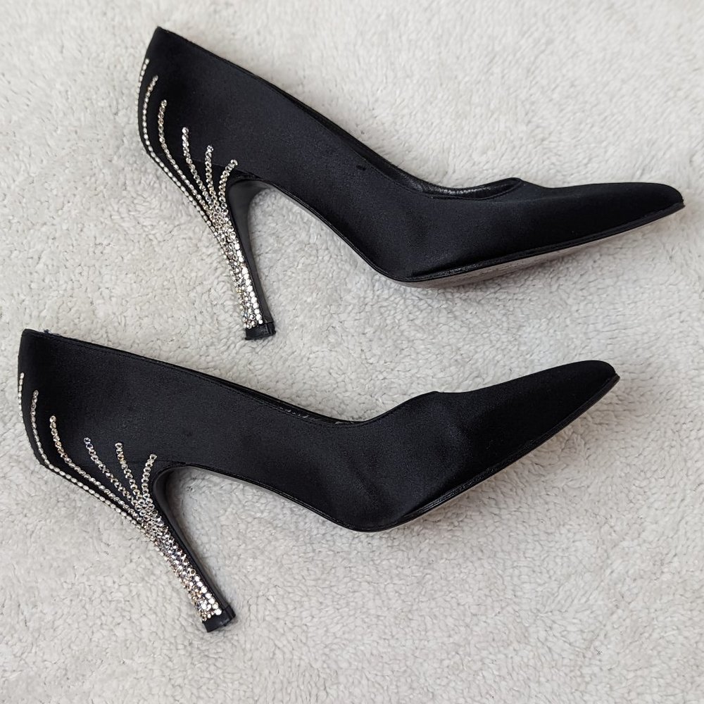 Collectible - limited Edition -  STUART WEITZMAN Back Satin Pumps W Swarovski